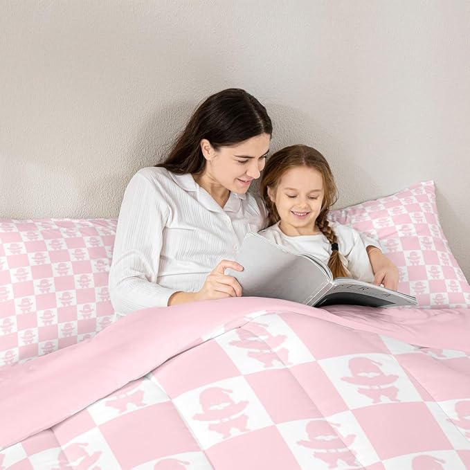 Feelyou Christmas Comforter Set All Season Checkered Bedding Set with 2 Pillow Cases Santa Claus Kids Full Bedclothes Xmas Decorations Bedroom Decor Pink Duvet Quilt Breathable Soft Lightweight