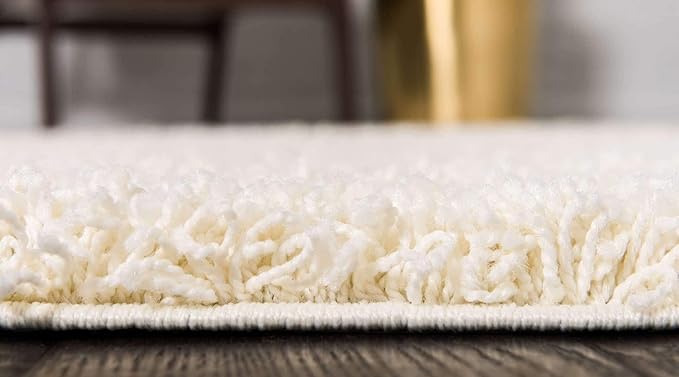 Unique Loom Solid Shag Collection Area Rug (6' 1" Round, Pure Ivory)