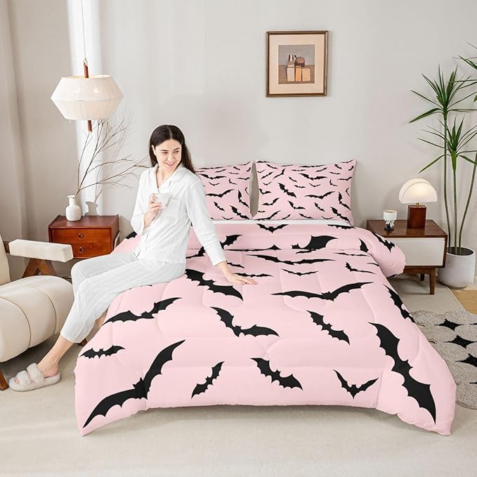 Erosebridal Pink Halloween Bedding Set Gothic Bats Comforter Set King Size,Spooky Halloween Decor Quilt for Kids Boys Girls Adults Black Pink Goth Themed Duvet Insert,Goth Horror Animal
