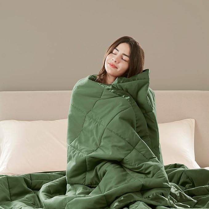 Madison Park Twin Blanket Quilted Microfiber, Satin Binding, 3M Scotchgard Moisture Wicking Treatment, Soft and Lightweight Summer Blanket for Couch, Windom, Twin, Green