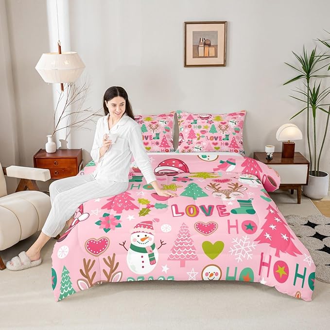 Manfei Xmas Pink Comforter Set King Size, Santa Claus Snowman Deer Trees Bedding Set 3pcs for Kids Girls Adults Room Decor, Christmas Theme Down Comforter New Year Quilt Set with 2 Pillowcases