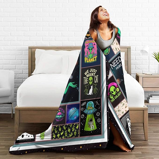 Green Alien Fleece Blanket Funny Universe Throw Blankets for Girls Boys Super Soft Warm Flannel Cool Throws Gifts for Men Women Cozy Fuzzy Plush Stuffed Couch Bed Bedding Decor 50"x40"