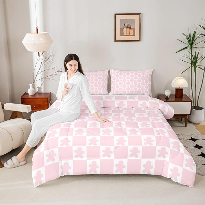 Feelyou Christmas Bedding Set Soft for Boys Girls,Checkered Comforter Set King Gingerbread Man Duvet Quilt Microfiber Xmas Decorations Bedroom Decor Pink 3 Pcs with 2 Pillow Cases Soft Lightweight