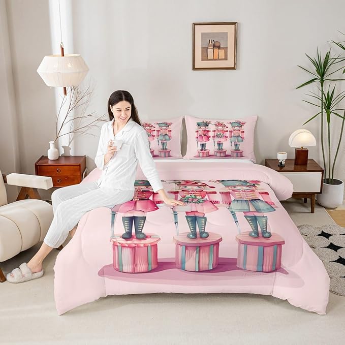 Feelyou Christmas Decor Nutcrackers Kids Comforter Set Queen Size Pink Christmas Bedding Set Funny Nutcracker Duvet Quilt for Kids Boys Girls Bedroom Berries Printed Decor Kawaii Soft Breathable