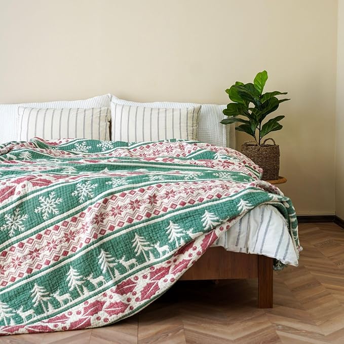 Christmas Muslin Comforter – Cotton Muslin Blanket with Soft Fiber Filling, Breathable & Cozy Muslin Throw Blanket, Reversible Holiday Quilt (Merry Christmas, Queen (U.S. Standard))