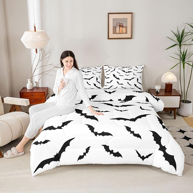 Erosebridal Halloween Bats Bedding Set White Black Spooky Comforter Set Toddler Size,Horror Flying Bats Quilt for Kids Boys Girls Adults Gothic Mysterious Wild Animal Duvet Insert,Spooky Home Decor