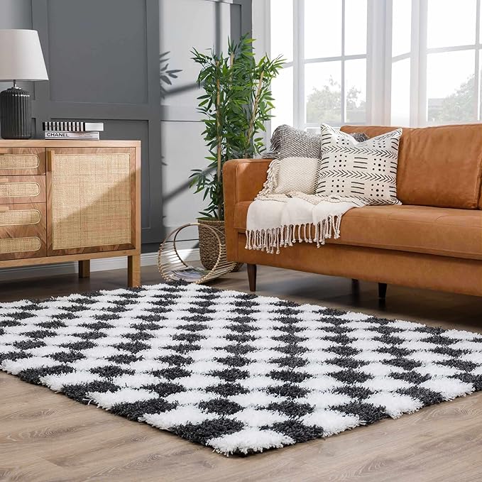 BoutiqueRugs Atira Black and White Modern Checkered Shag - High Pile Fluffy Shaggy Carpet -Kids Room, Nursery, Living Room, Bedroom, Playroom, Dorm Room - White, Black - 4' x 6'