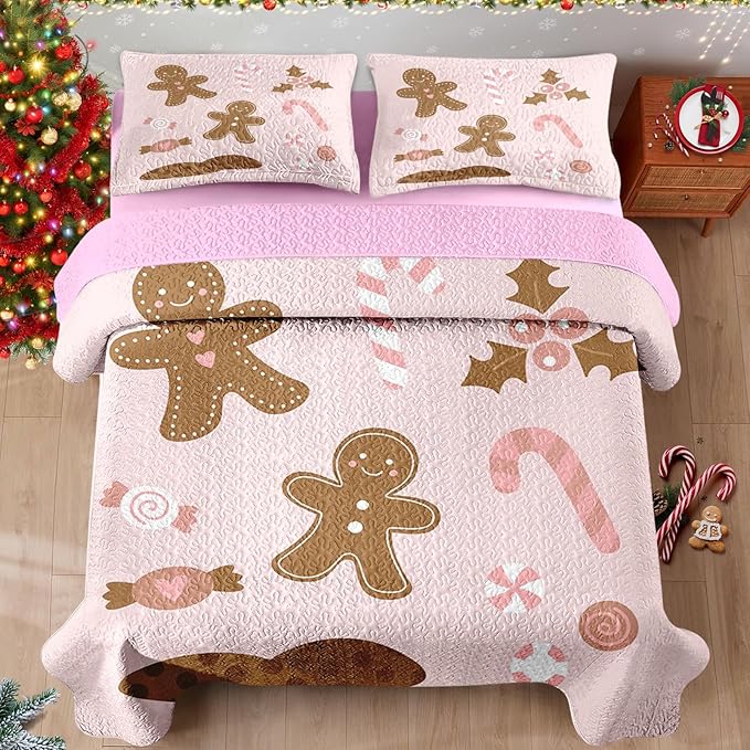 Christmas King Size Quilt Set, Pink Cute Cartoon Gingerbread Man Lightweight Bedspread Coverlet with Pillow Shams for Kids and Adults, Merry Xmas 3 Pcs Bedding Bed Cover