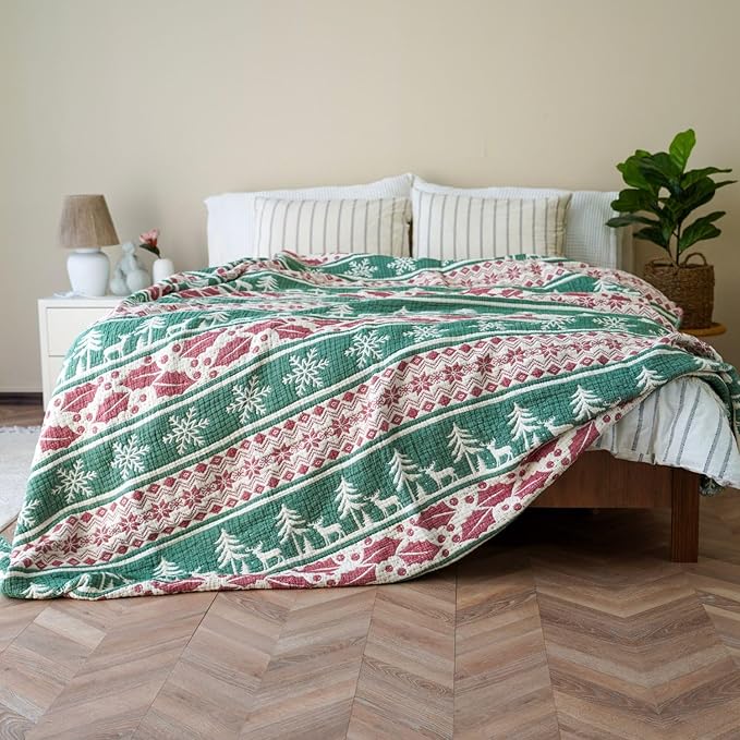 Christmas Muslin Comforter – Cotton Muslin Blanket with Soft Fiber Filling, Breathable & Cozy Muslin Throw Blanket, Reversible Holiday Quilt (Merry Christmas, Queen (U.S. Standard))
