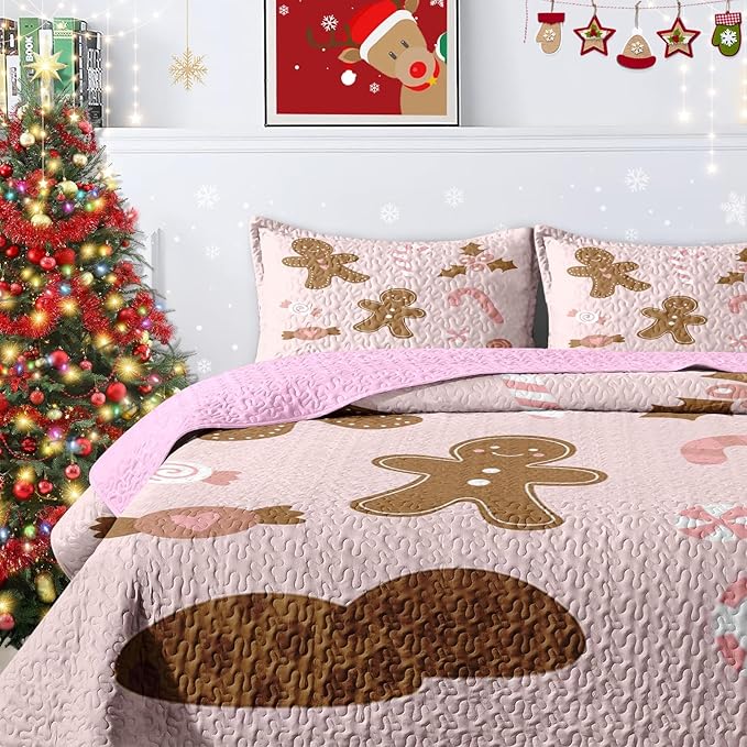 Christmas King Size Quilt Set, Pink Cute Cartoon Gingerbread Man Lightweight Bedspread Coverlet with Pillow Shams for Kids and Adults, Merry Xmas 3 Pcs Bedding Bed Cover