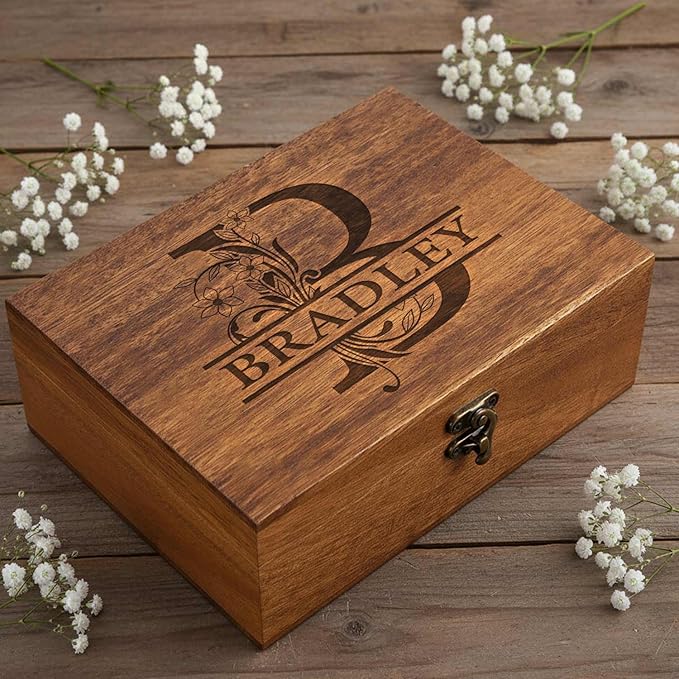 Personalized Walnut/Pine Wooden Keepsake Box 8 * 6 * 3in, Custom Engraved Family Memory Wooden Box, Large Walnut with Initials Story Storage Boxes, Personalized Name Decorative Boxes