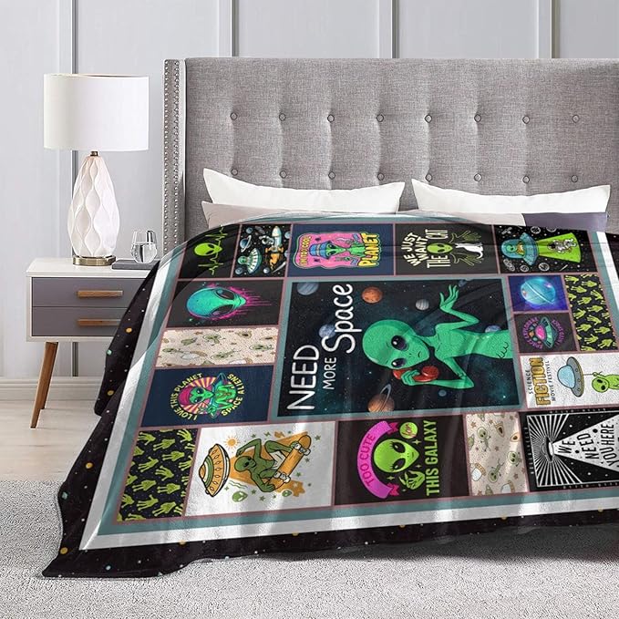 Green Alien Fleece Blanket Funny Universe Throw Blankets for Girls Boys Super Soft Warm Flannel Cool Throws Gifts for Men Women Cozy Fuzzy Plush Stuffed Couch Bed Bedding Decor 80"x60"