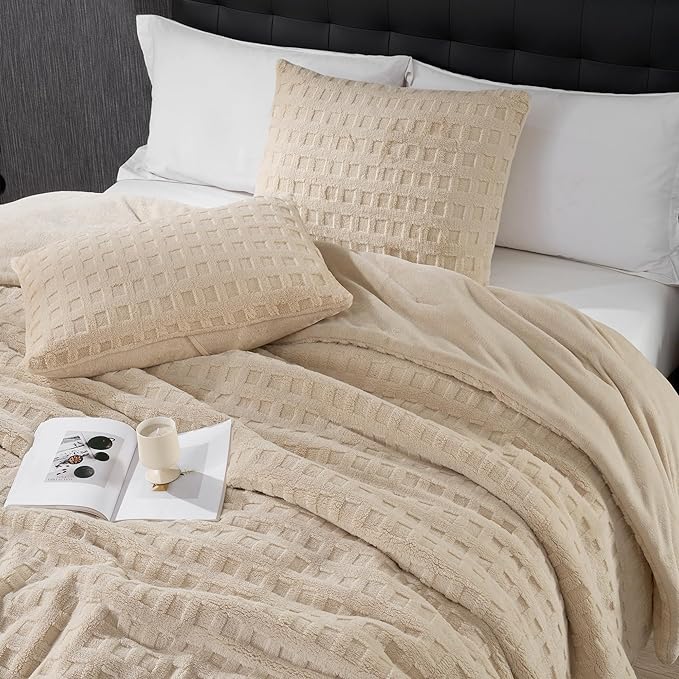 Amélie Home Waffle Comforter Queen Set, Khaki Fluffy Fleece Bedding Set, Super Soft Fluffy Plush Bedding Set for Winter, 3 Pieces, 1 Fuzzy Comforter and 2 Pillowcases
