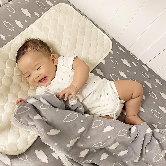 American Baby Company Heavenly Soft Chenille Sherpa Receiving Blanket, 3D Gray, 30" x 35", Warm and Cozy for Boys and Girls, Ideal for Baby Carrier, Stroller, and Travel