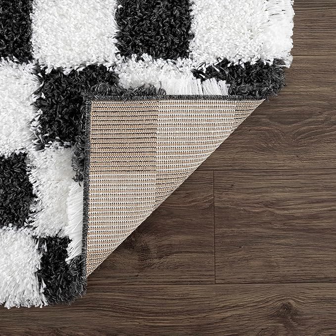 BoutiqueRugs Atira Black and White Modern Checkered Shag - High Pile Fluffy Shaggy Carpet -Kids Room, Nursery, Living Room, Bedroom, Playroom, Dorm Room - White, Black - 4' x 6'